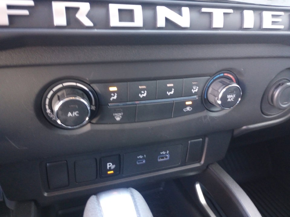 2025 Nissan Frontier SV