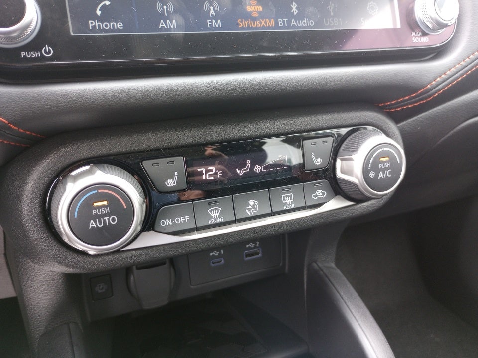 2025 Nissan Versa 1.6 SR