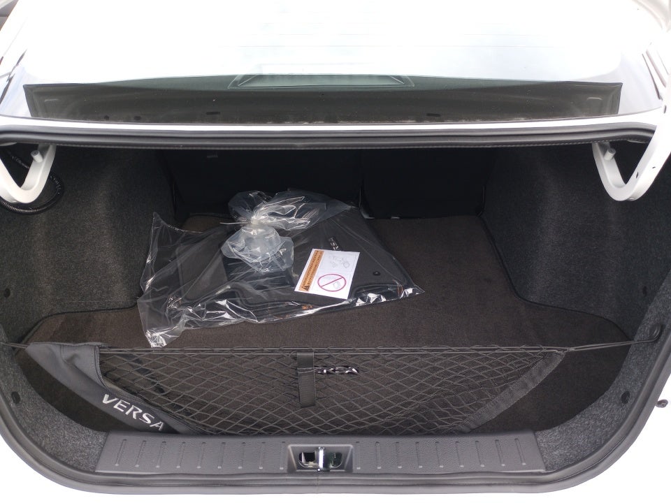 2025 Nissan Versa 1.6 SR