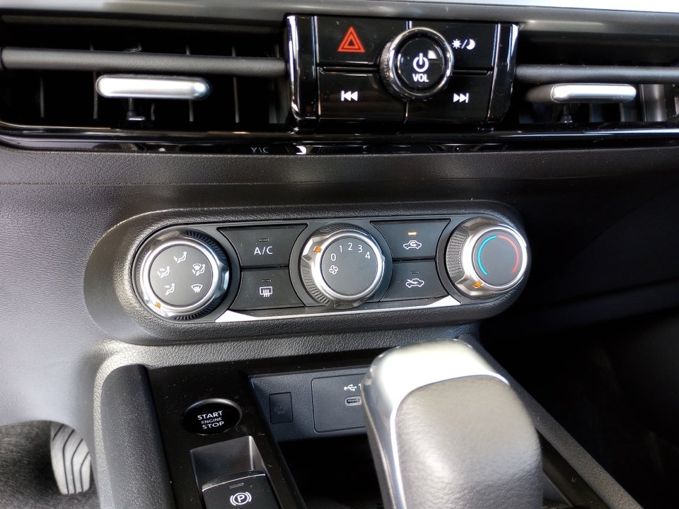 2025 Nissan Kicks SV FWD