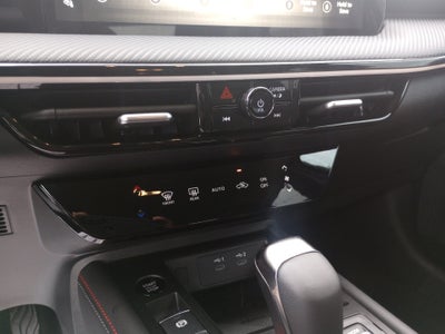 2025 Nissan Kicks SR FWD