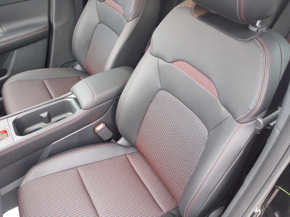 2025 Nissan Kicks SR FWD