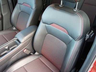2025 Nissan Kicks SR FWD