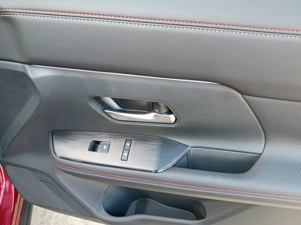 2025 Nissan Kicks SR FWD
