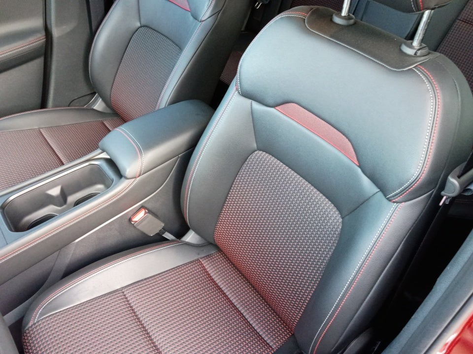 2025 Nissan Kicks SR FWD