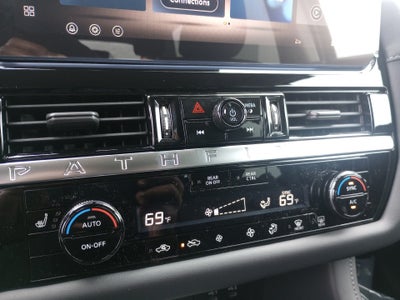 2026 Nissan Pathfinder SV