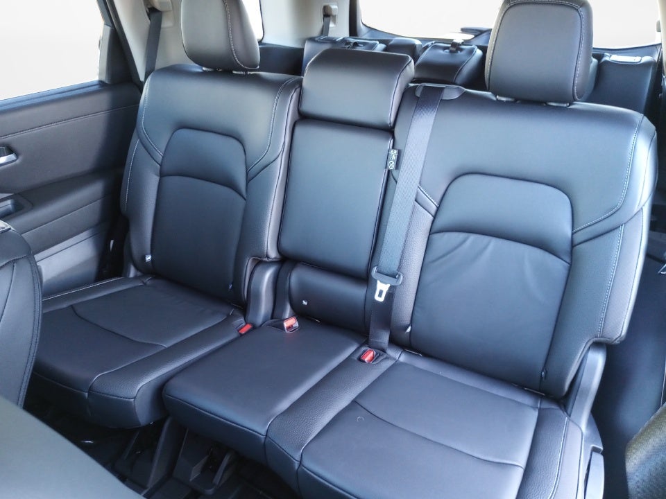 2023 Nissan Pathfinder SL FWD