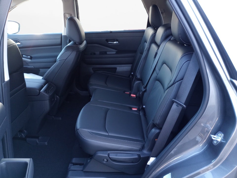 2023 Nissan Pathfinder SL FWD