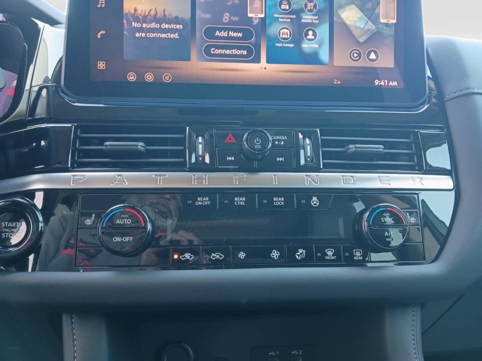 2026 Nissan Pathfinder SL