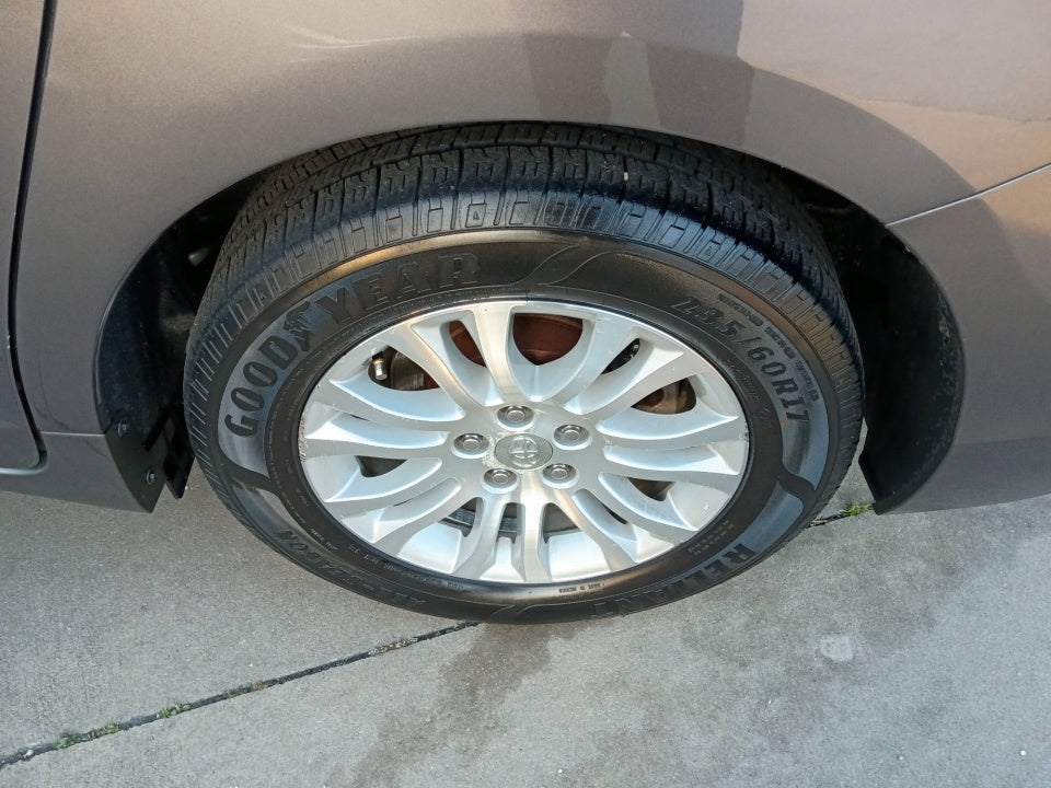 2014 Toyota Sienna XLE V6 8 Passenger