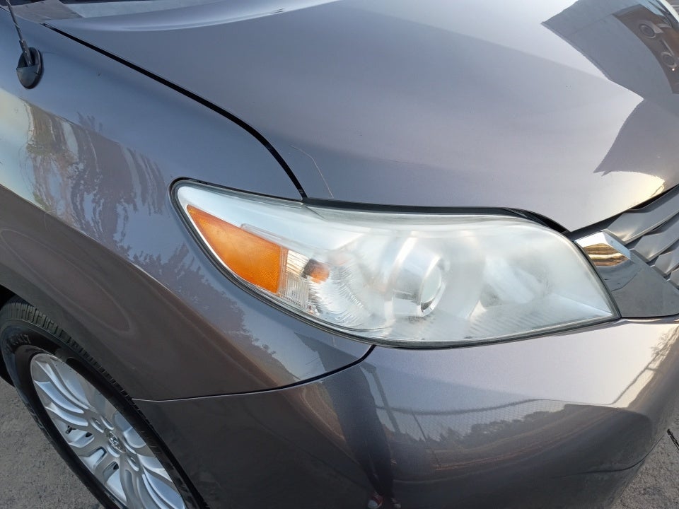 2014 Toyota Sienna XLE V6 8 Passenger