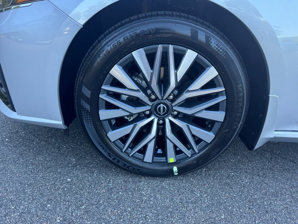 2025 Nissan Altima SV FWD