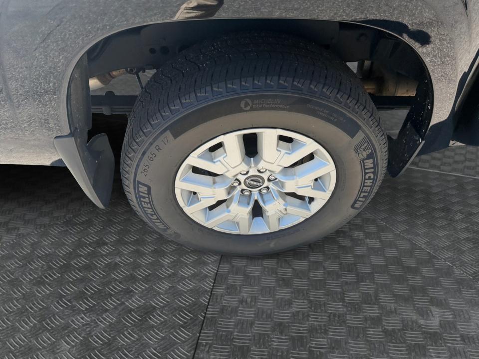 2024 Nissan Frontier SV