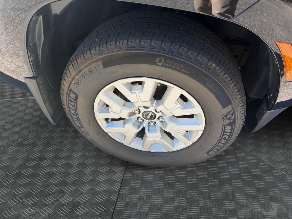2024 Nissan Frontier SV