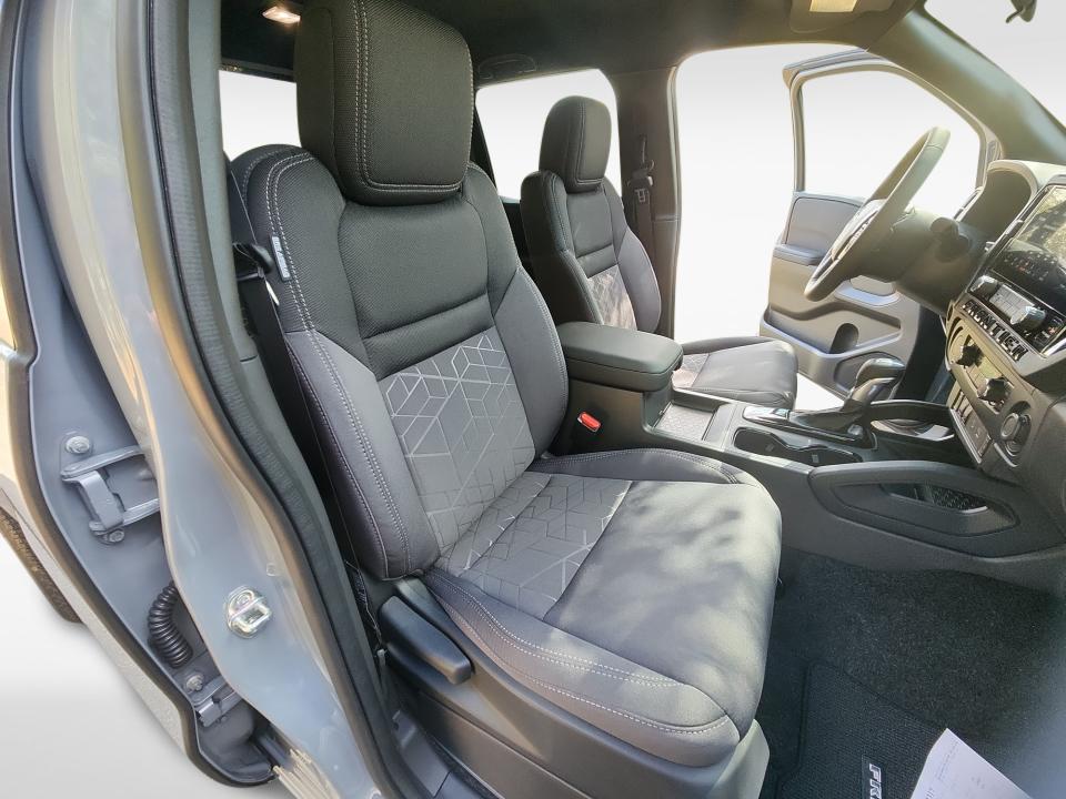 2027 Nissan Frontier SV