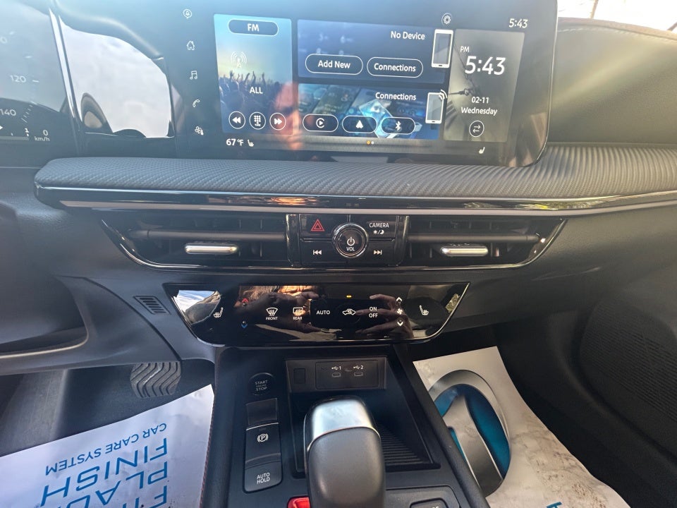 2025 Nissan Kicks SR FWD