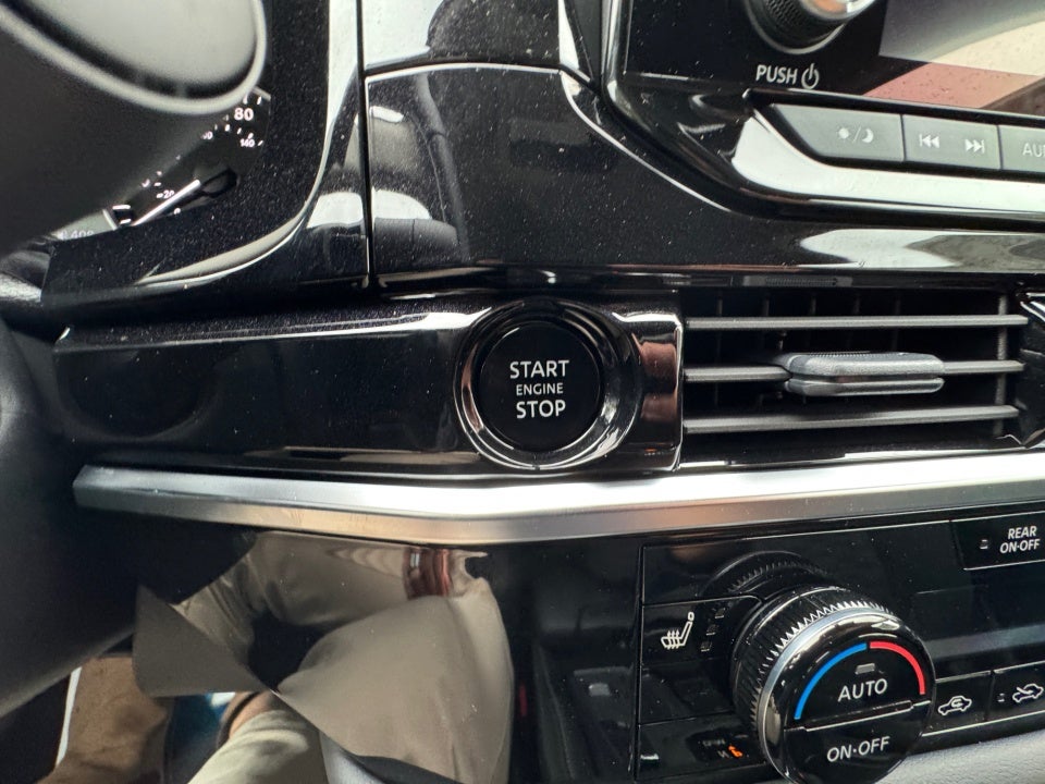 2025 Nissan Pathfinder SV FWD