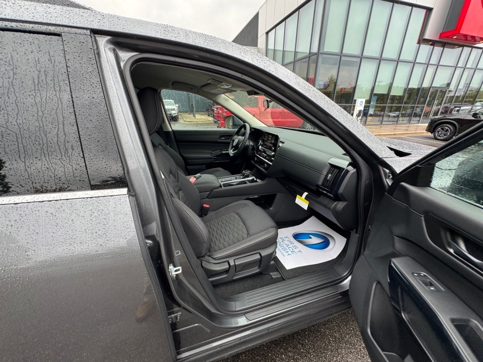 2025 Nissan Pathfinder SV FWD