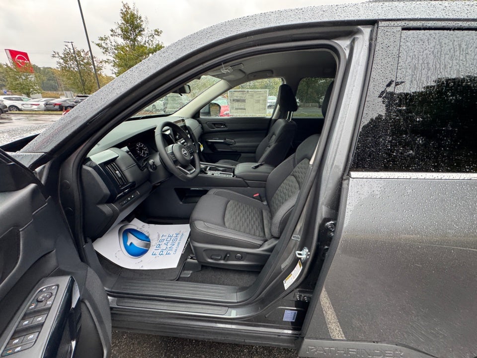 2025 Nissan Pathfinder SV FWD