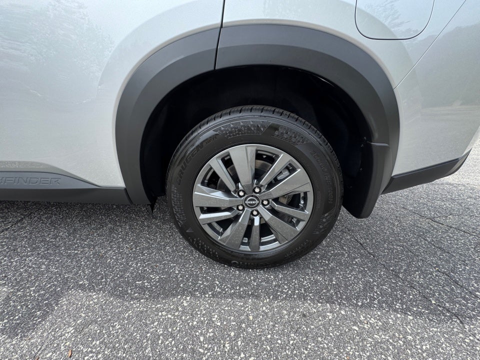 2025 Nissan Pathfinder SV 4WD