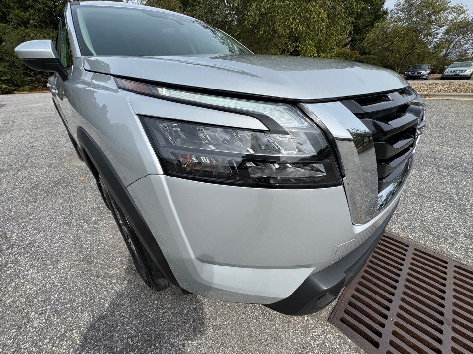 2025 Nissan Pathfinder SV 4WD