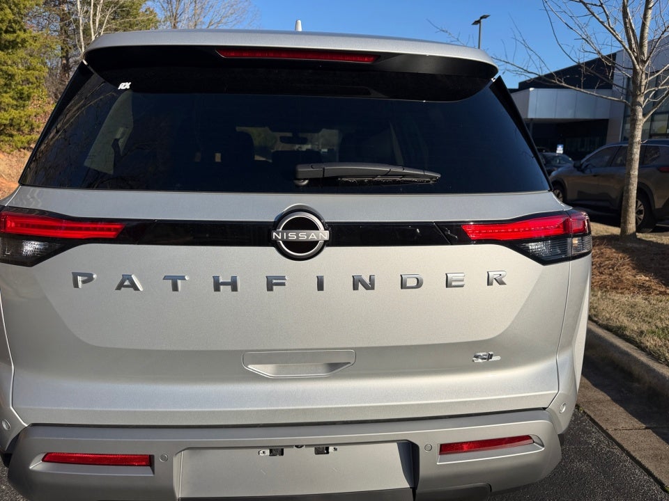 2025 Nissan Pathfinder SL FWD