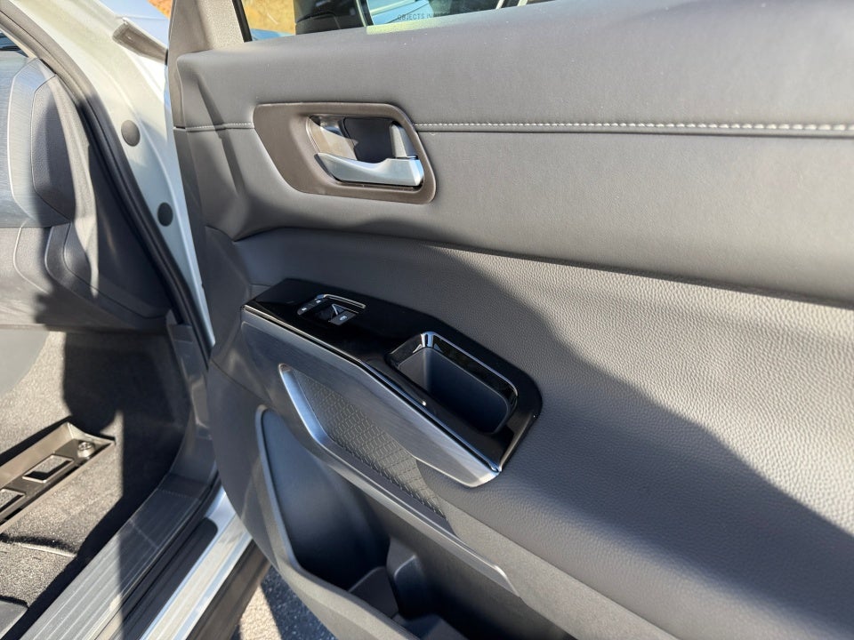 2025 Nissan Pathfinder SL FWD