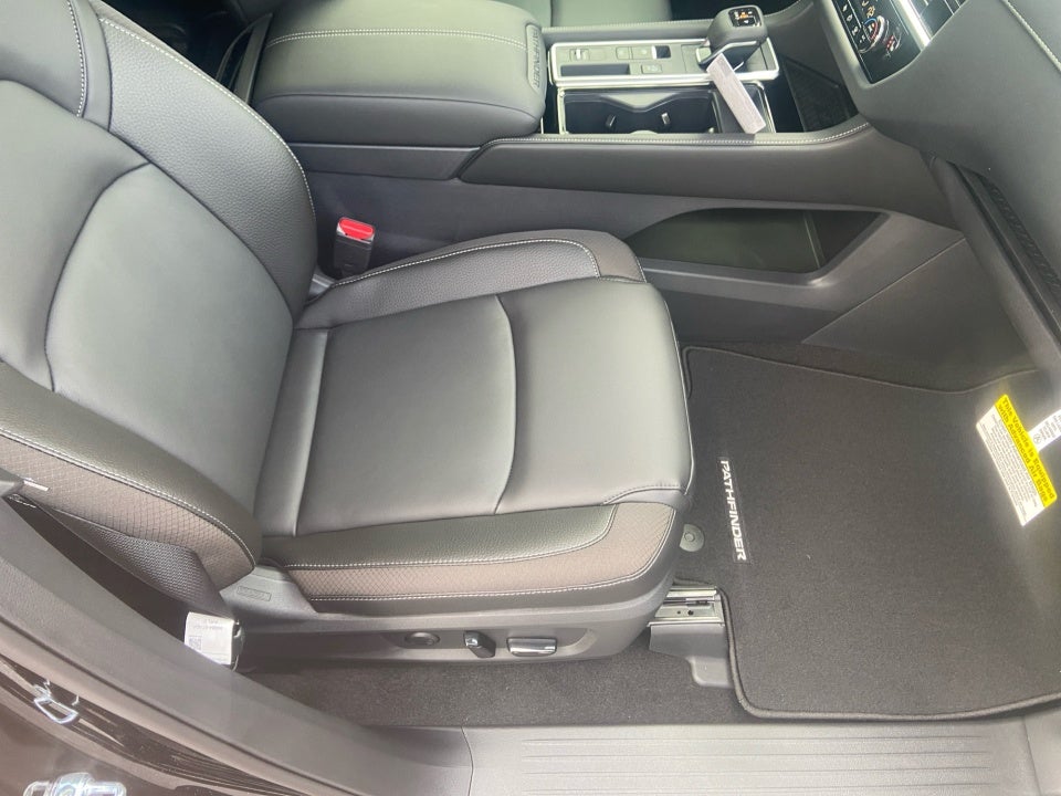 2025 Nissan Pathfinder SL FWD