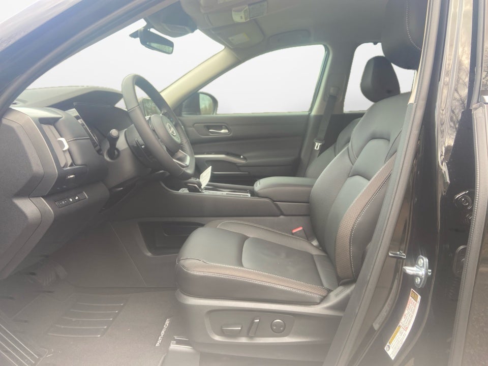 2025 Nissan Pathfinder SL FWD