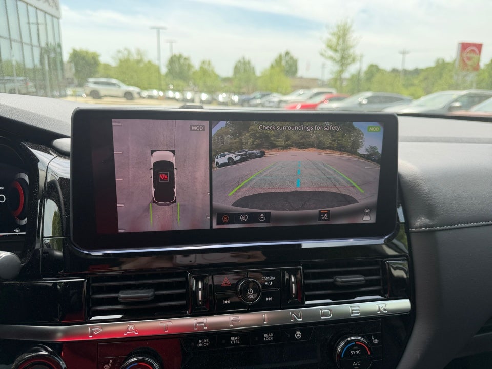 2026 Nissan Pathfinder SL