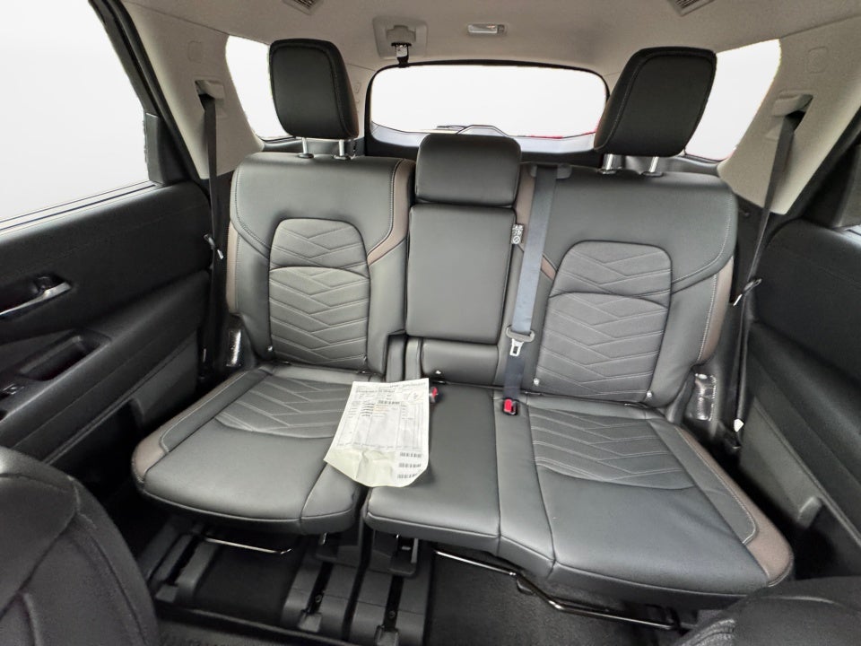 2025 Nissan Pathfinder Platinum FWD