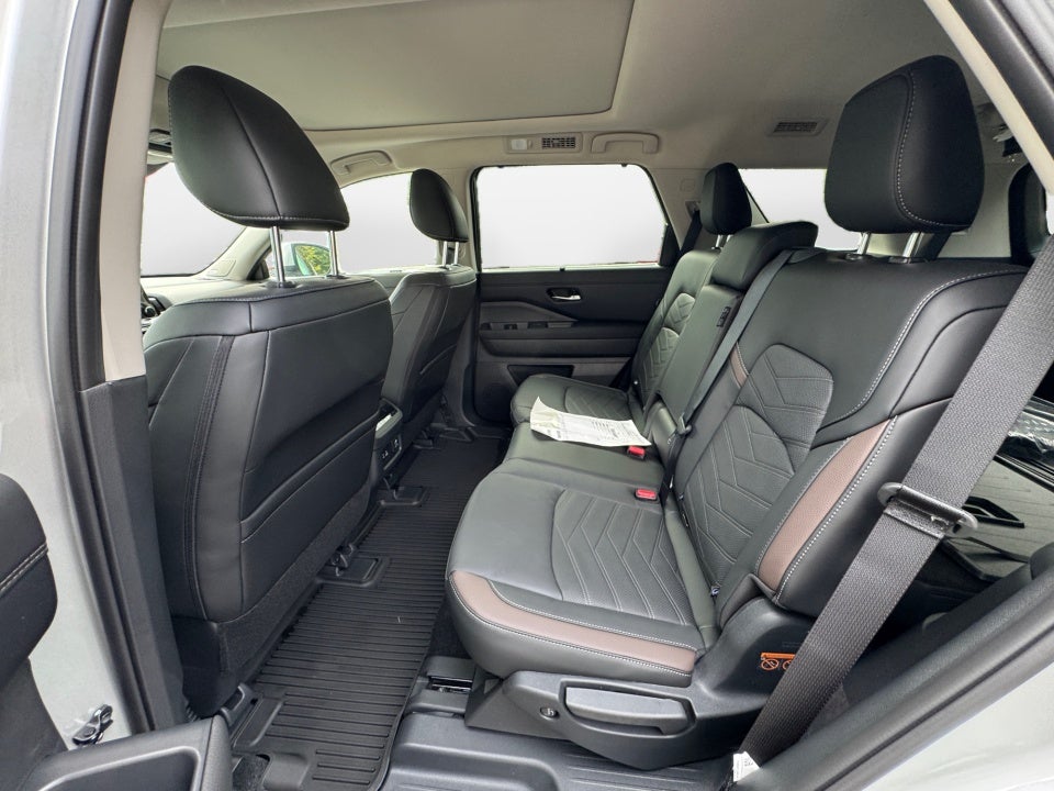 2025 Nissan Pathfinder Platinum FWD