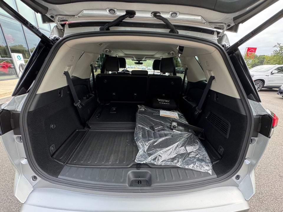 2025 Nissan Pathfinder Platinum FWD