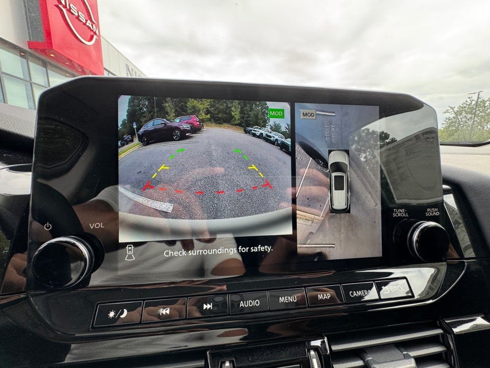 2025 Nissan Pathfinder Platinum FWD