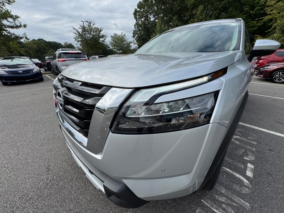2025 Nissan Pathfinder Platinum FWD