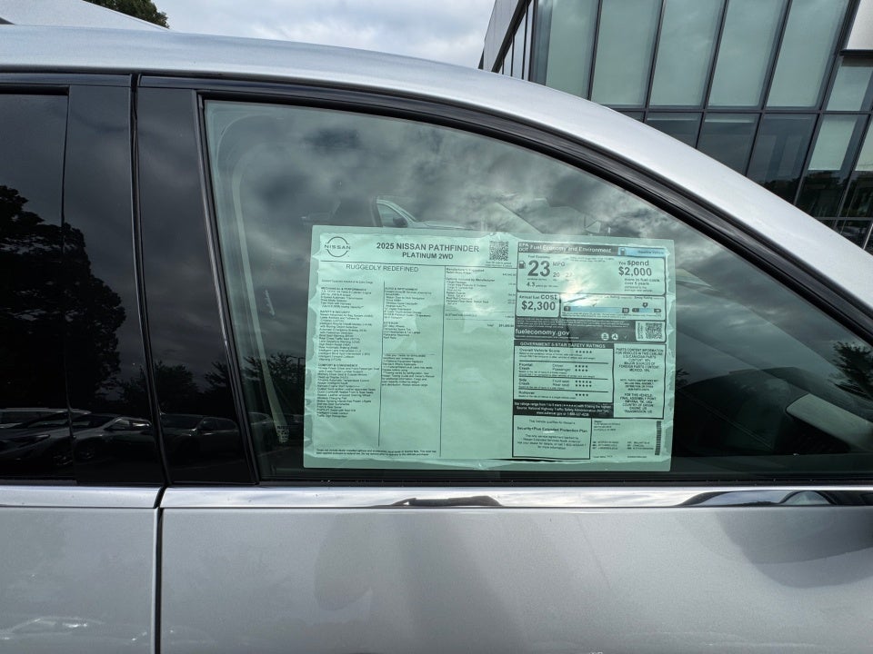 2025 Nissan Pathfinder Platinum FWD