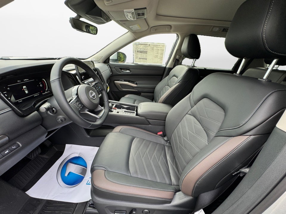 2025 Nissan Pathfinder Platinum FWD