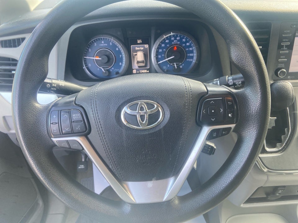 2018 Toyota Sienna LE 8 Passenger