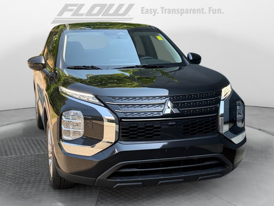 2022 Mitsubishi Outlander ES S-AWC's photo