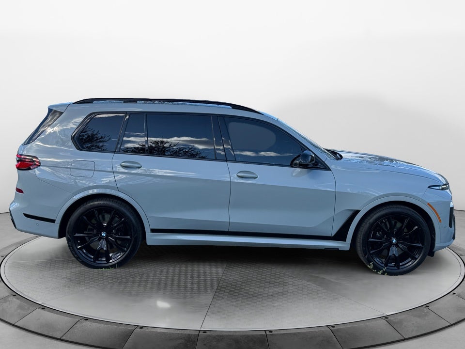 2023 BMW X7 M60i