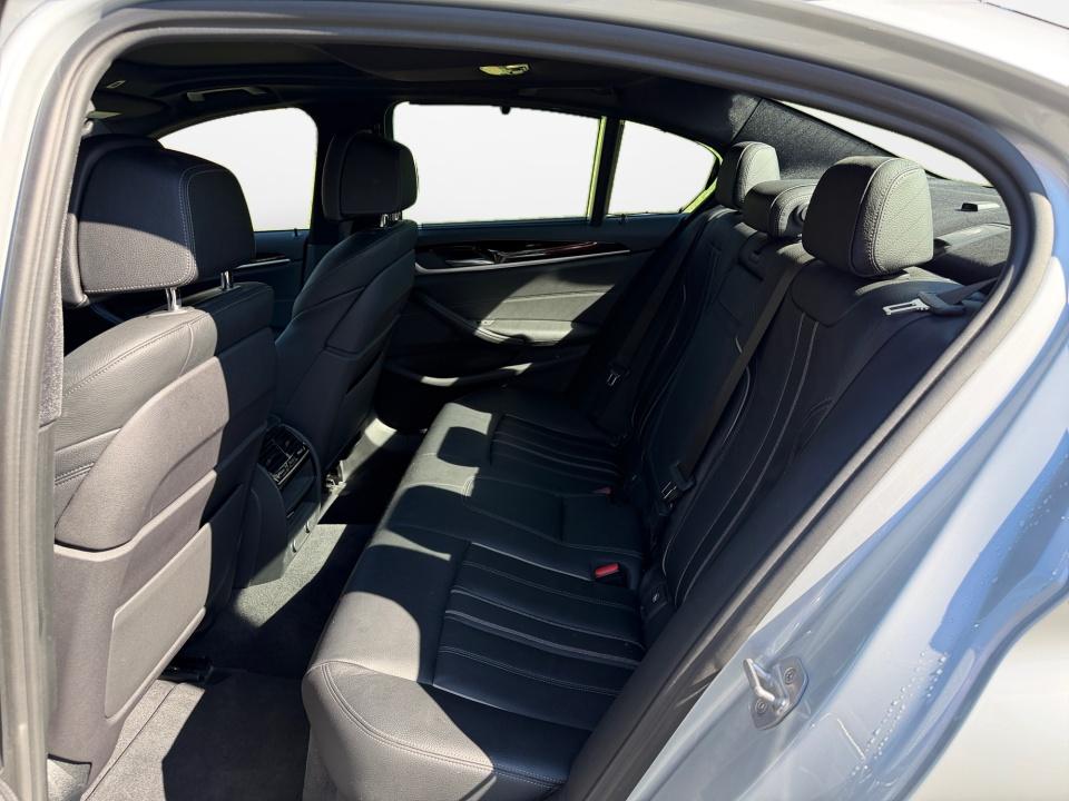 2017 BMW 540i 540i