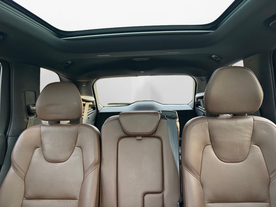 2022 Volvo XC90 T6 Momentum 7 Passenger
