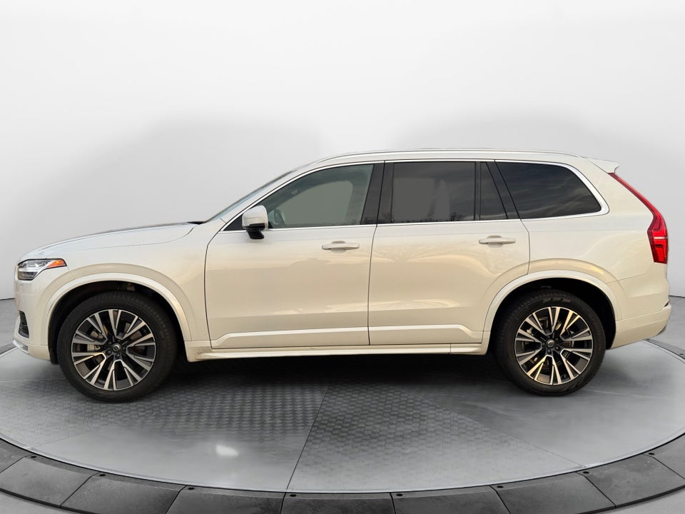 2022 Volvo XC90 T6 Momentum 7 Passenger