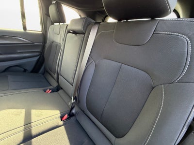 2025 Jeep Grand Cherokee Laredo 4x2