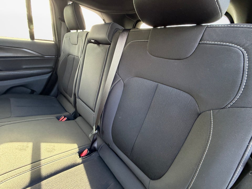 2025 Jeep Grand Cherokee Laredo 4x2