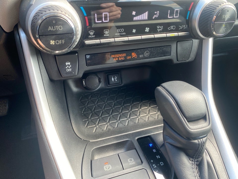 2019 Toyota RAV4 Hybrid Hybrid XLE