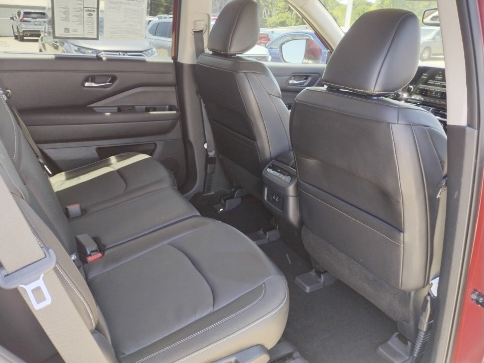 2022 Nissan Pathfinder SL 4WD