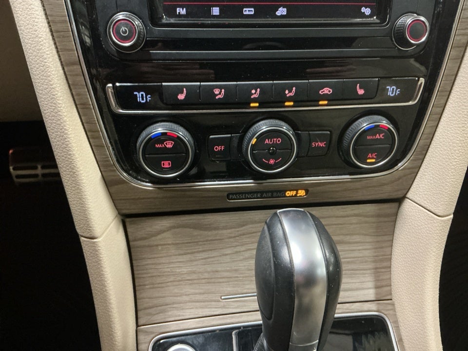 2017 Volkswagen Passat 1.8T SEL Premium