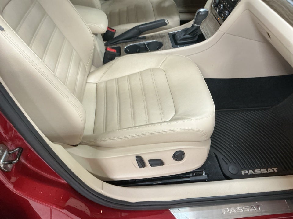 2017 Volkswagen Passat 1.8T SEL Premium