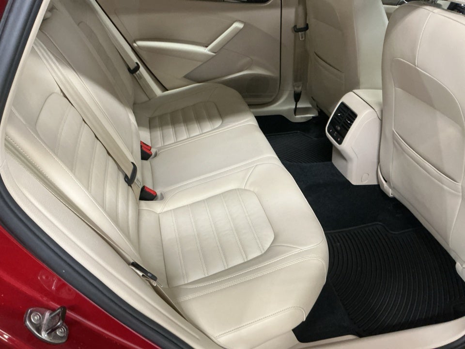 2017 Volkswagen Passat 1.8T SEL Premium